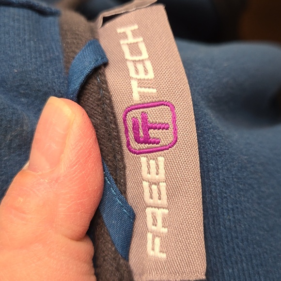 Free Tech Hooded Jacket - Picture 4 of 8